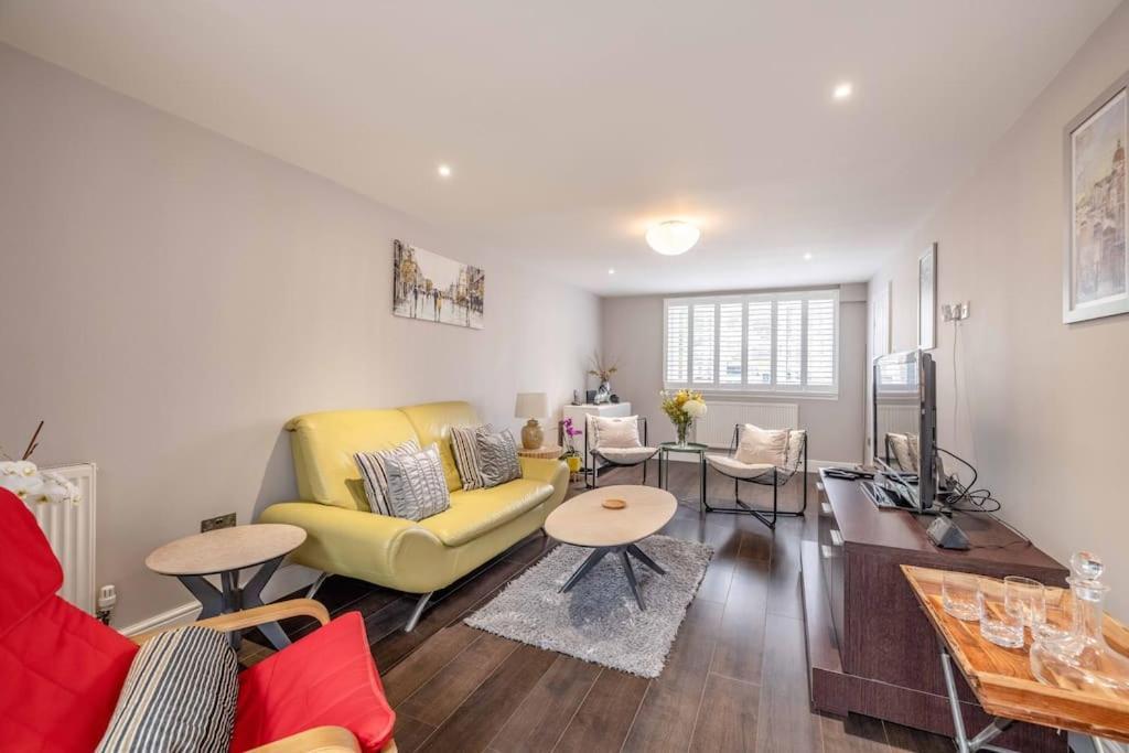 Central Windsor, 5 Mins To Legoland, Driveway Extérieur photo